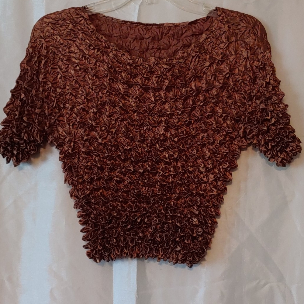 Scrunchy, short-sleeved blouse